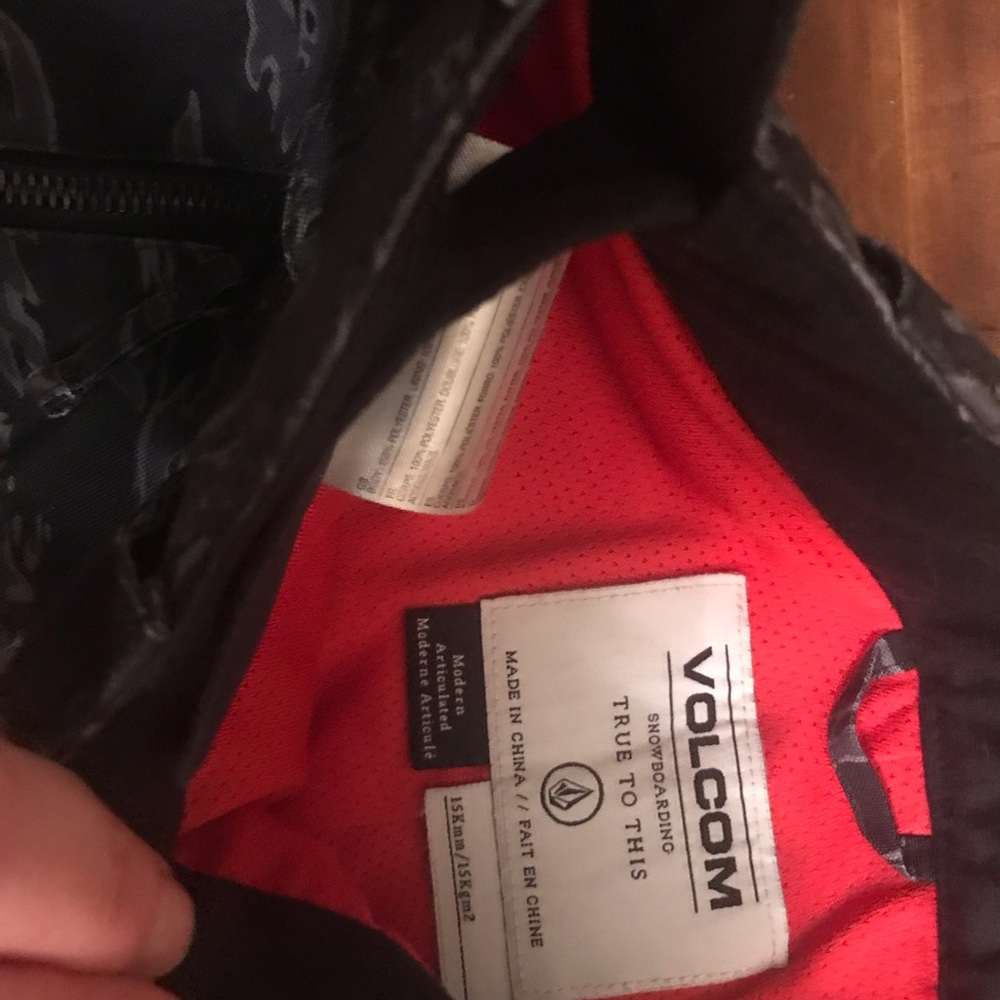 Volcom boys snow pants. Size medium.